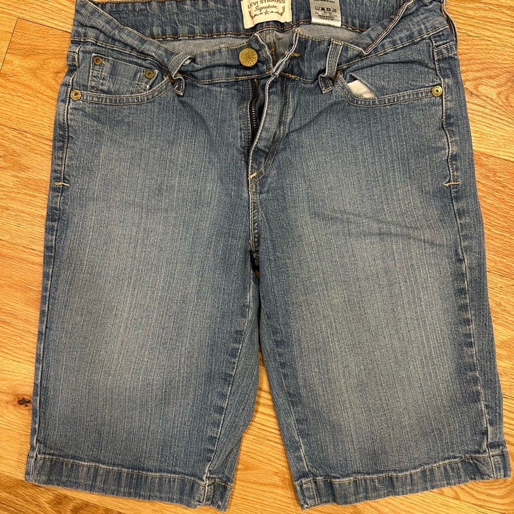 Levi's Signature Light Blue Denim Jeans